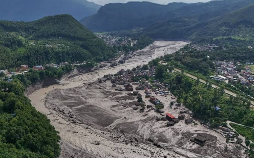 Nepal, la furia dell’acqua travolge tutto: le immagini impressionanti dell’alluvione